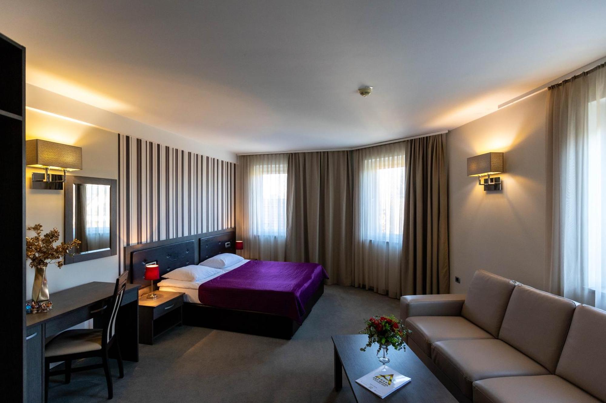 Art Hotel Славонський Брод Екстер'єр фото