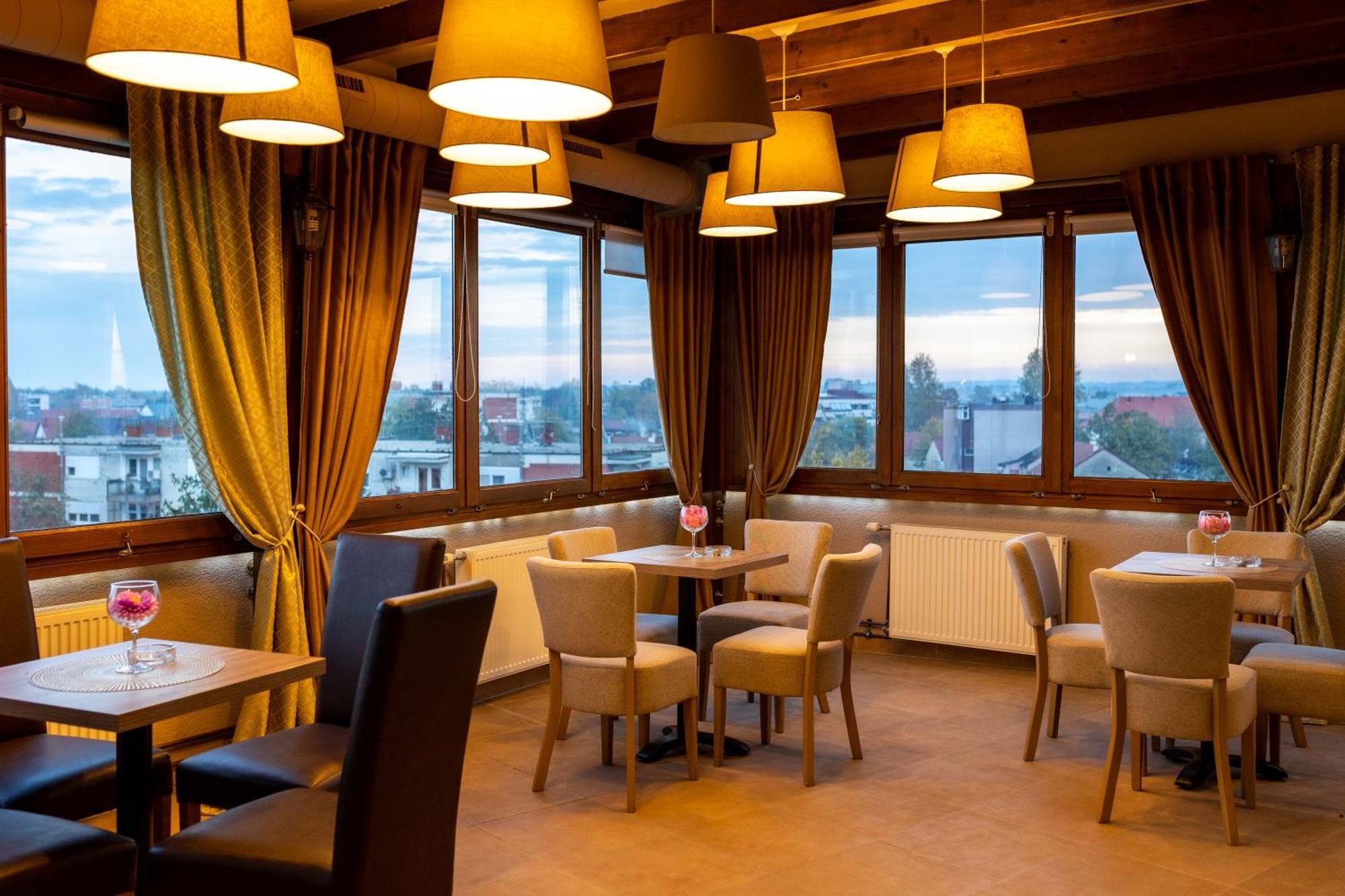 Art Hotel Славонський Брод Екстер'єр фото