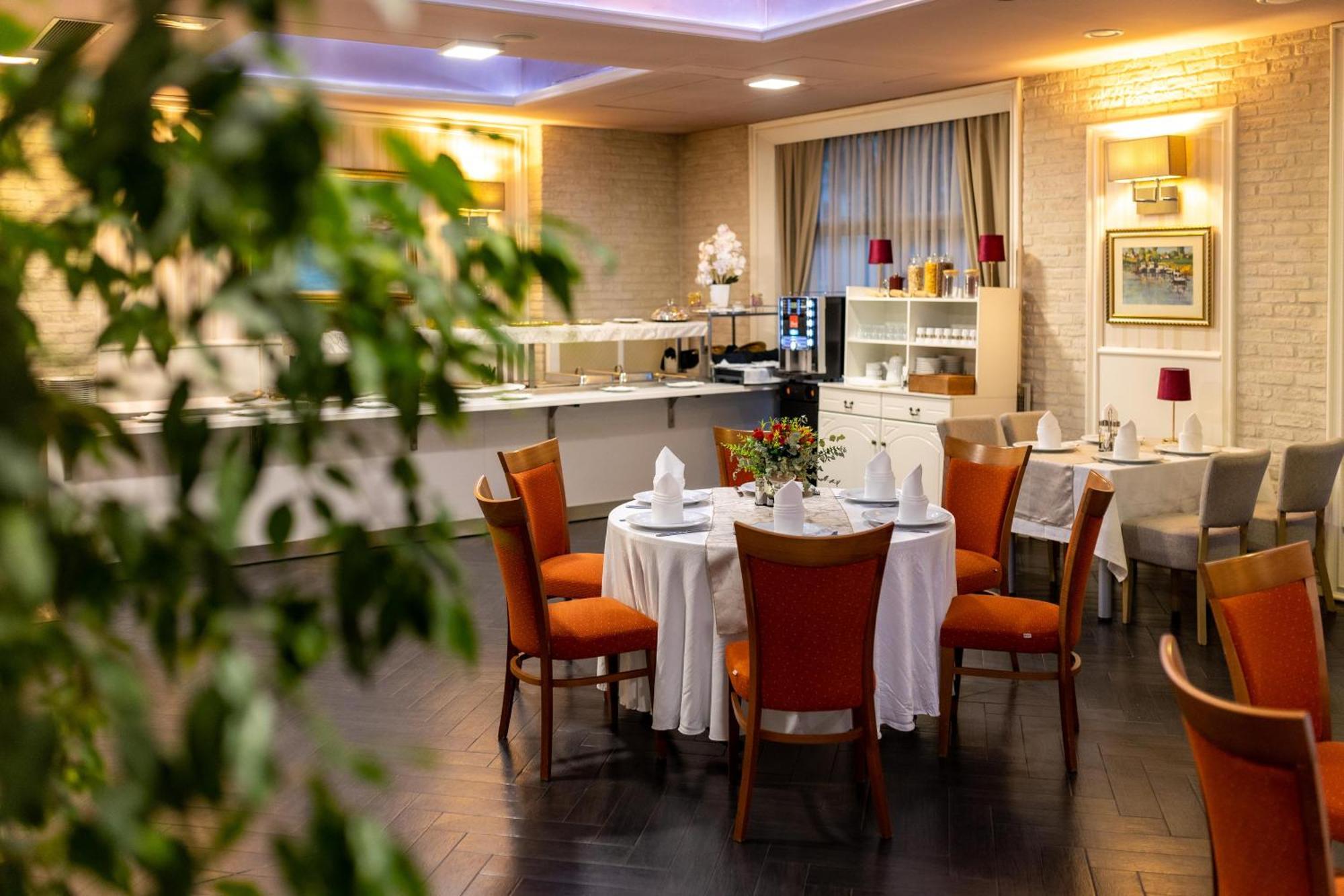 Art Hotel Славонський Брод Екстер'єр фото