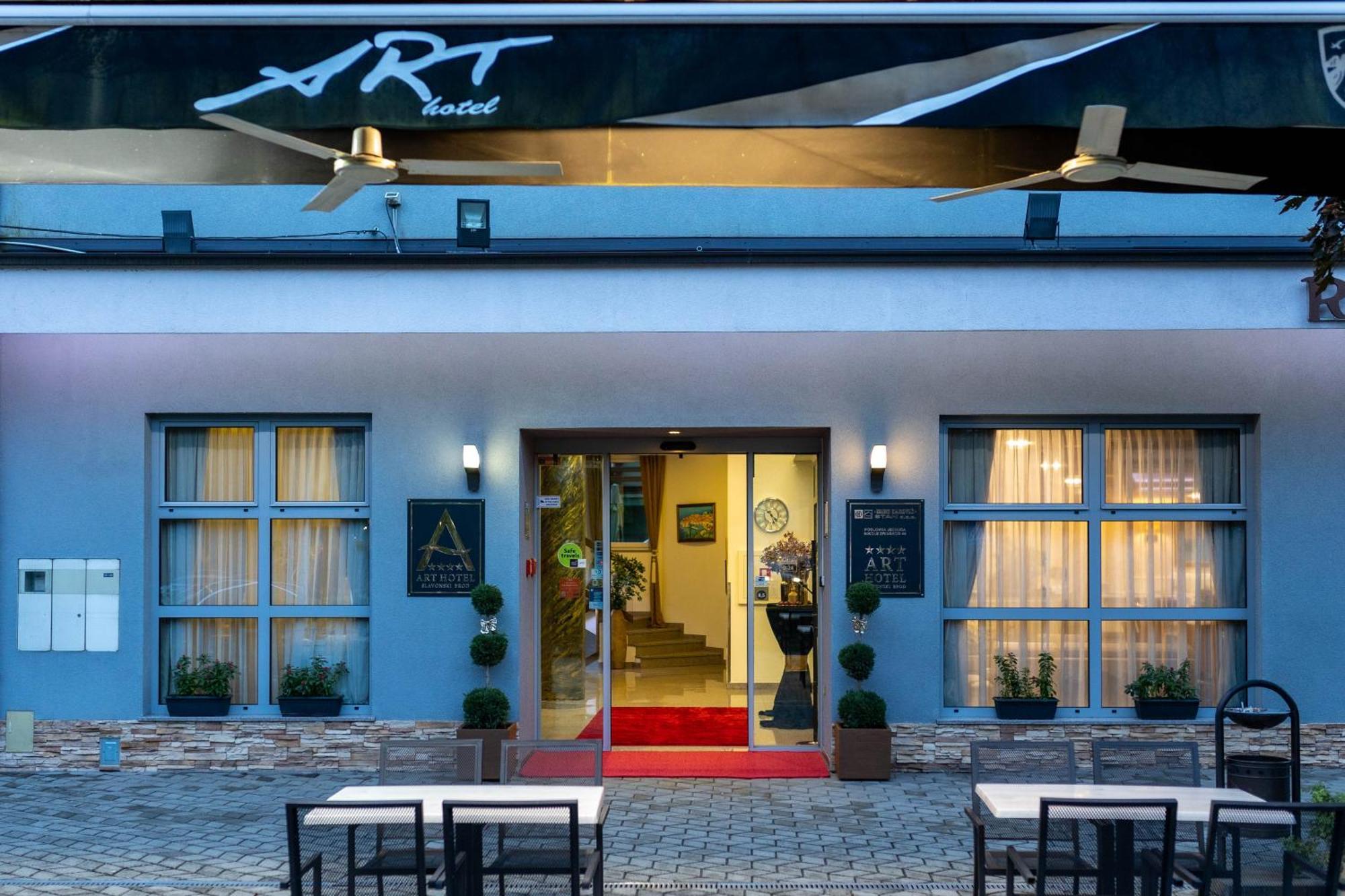 Art Hotel Славонський Брод Екстер'єр фото